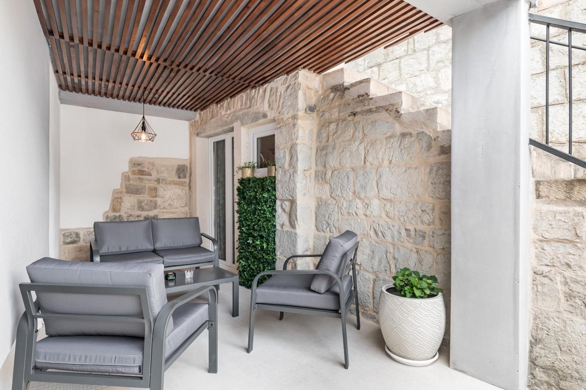 Heritage Apartman Geza In Centar With Private Parking Kaštela Exterior foto